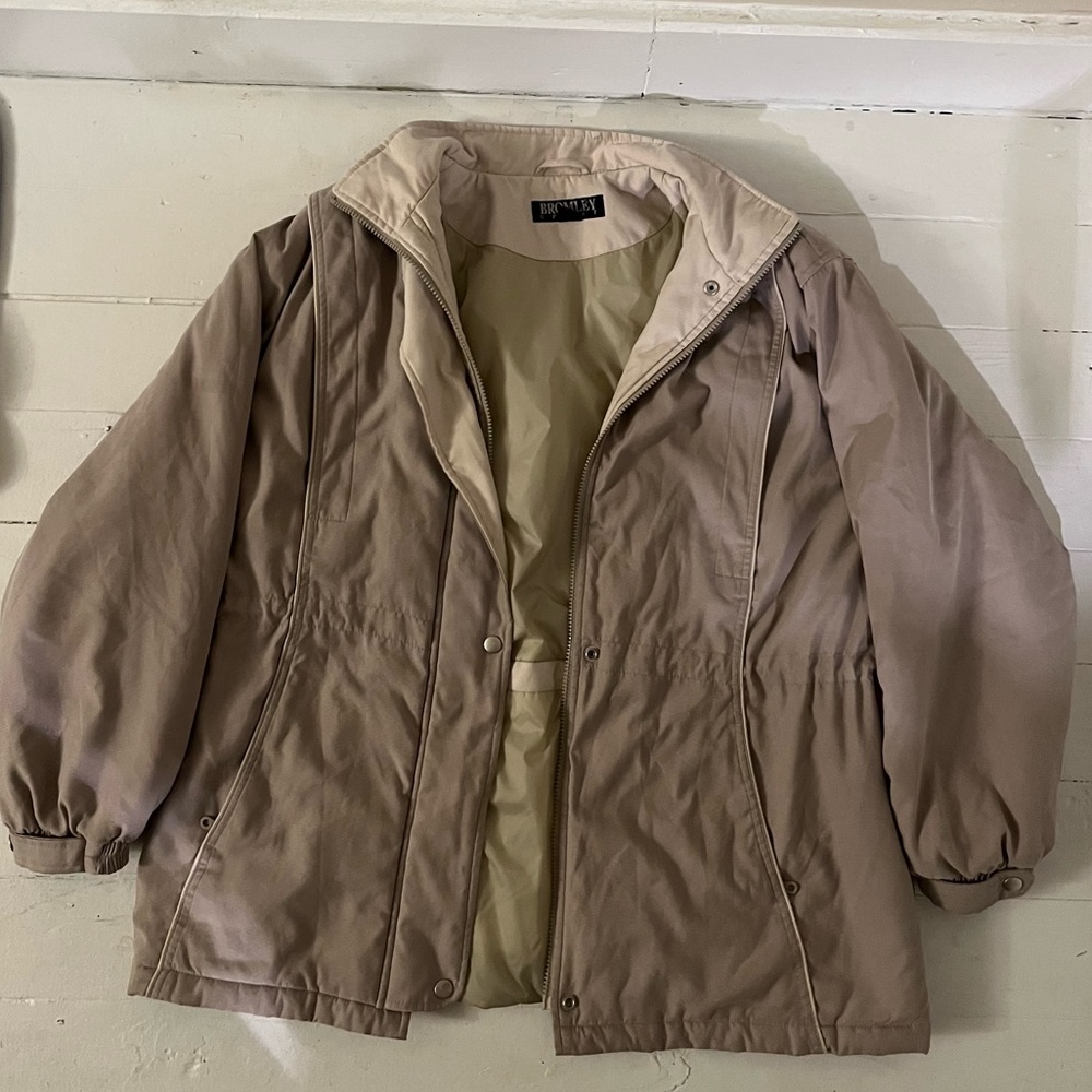 Vintage Men’s Cream Colored Bromley Sport Thermolite Coat Parka